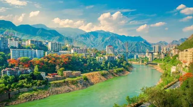 千年文明孕育之地，慈母四川的韵味与活力